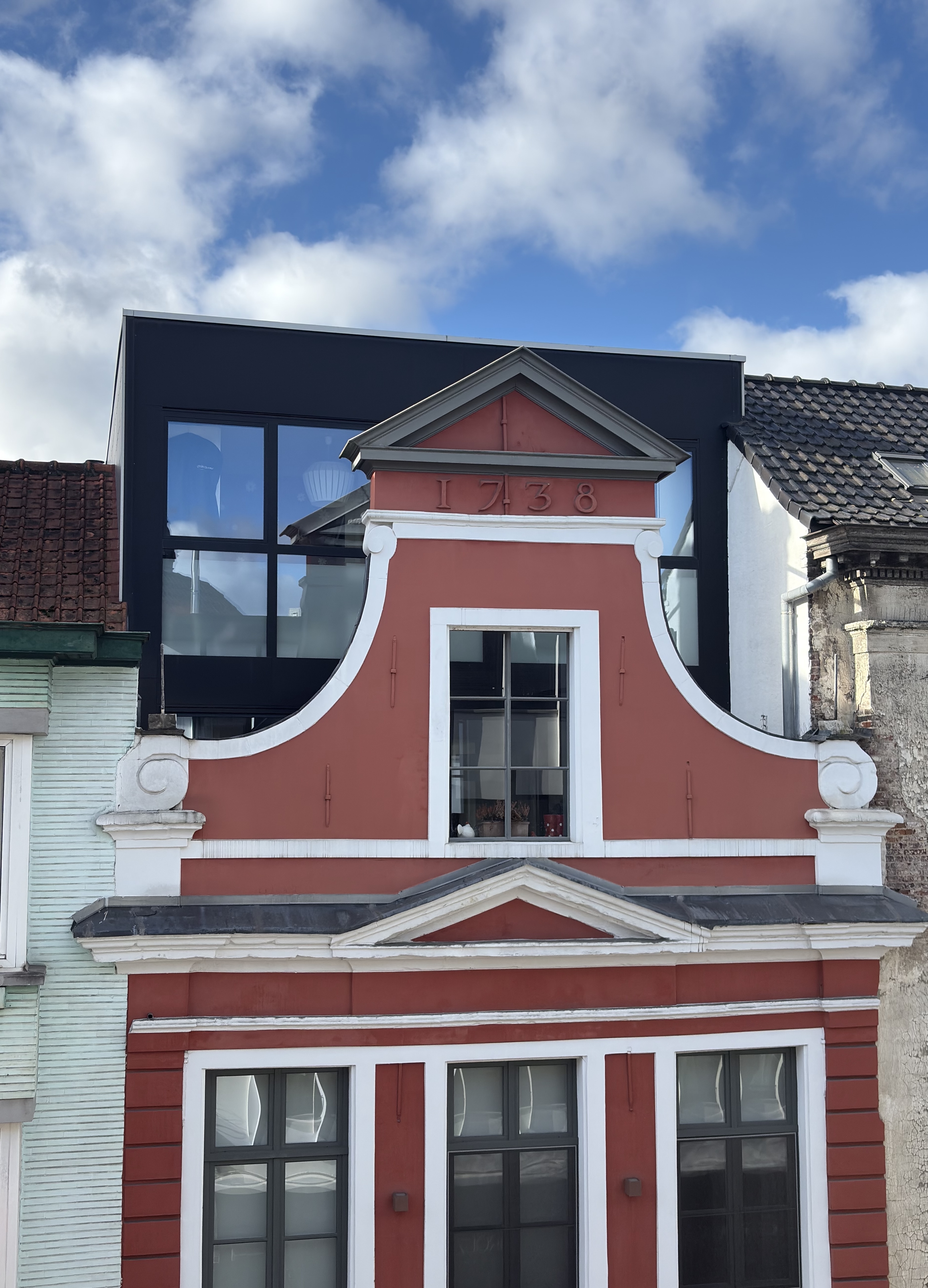 Detail van de historische voorgevel